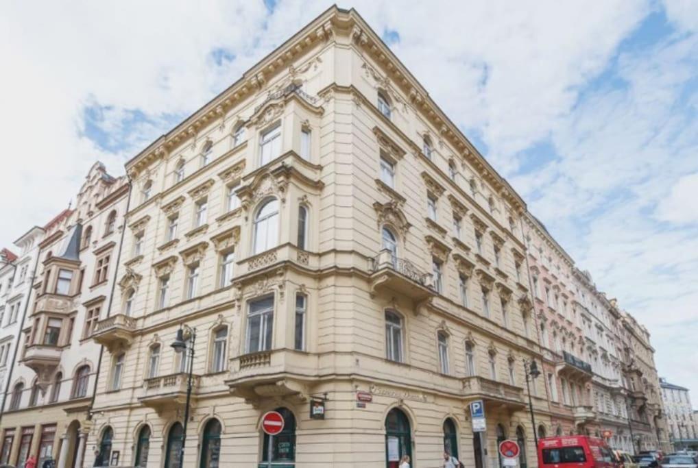 Apartament Large And Modern In The Heart Of Praga