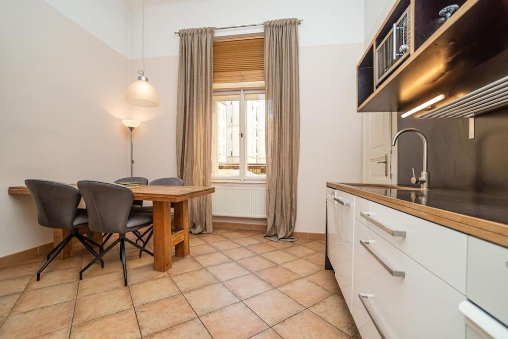 Apartament Large And Modern In The Heart Of